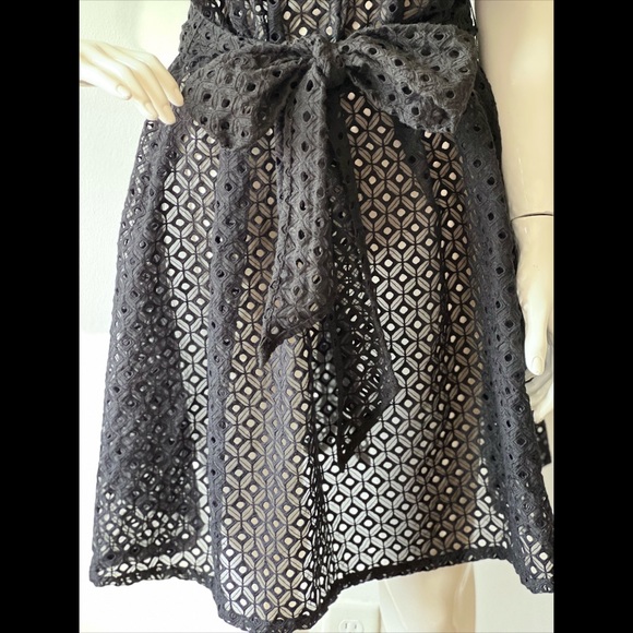 BANANA REPUBLIC Eyelet Dress with Tie Belt - Picture 8 of 10
